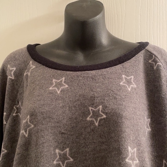 (1X) Plus Size Star Print Sweater - Picture 3 of 5